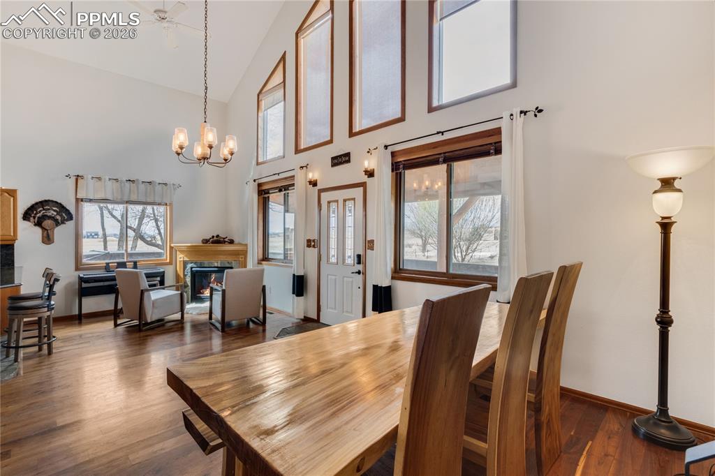 Image 14 of 46: Dining Area