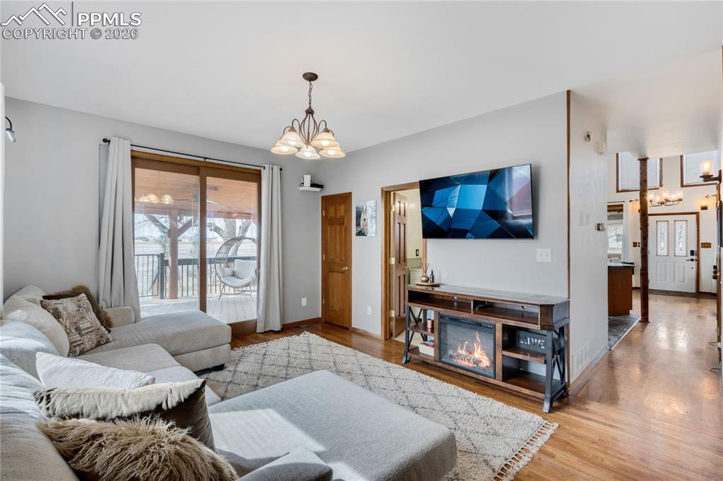 Image 19 of 46: Family Room