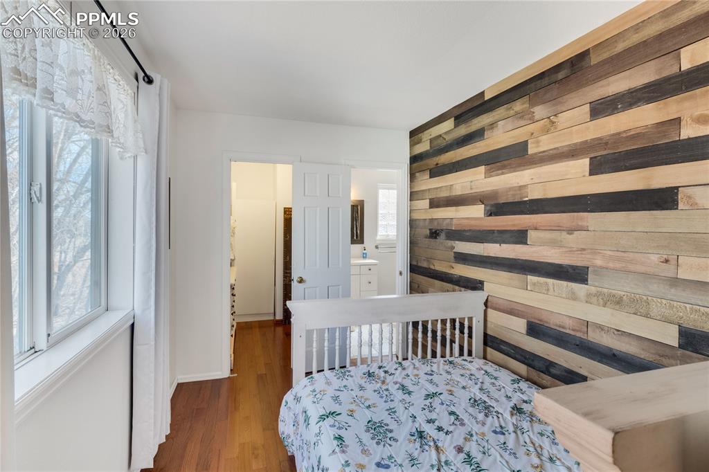 Image 32 of 46: Bedroom