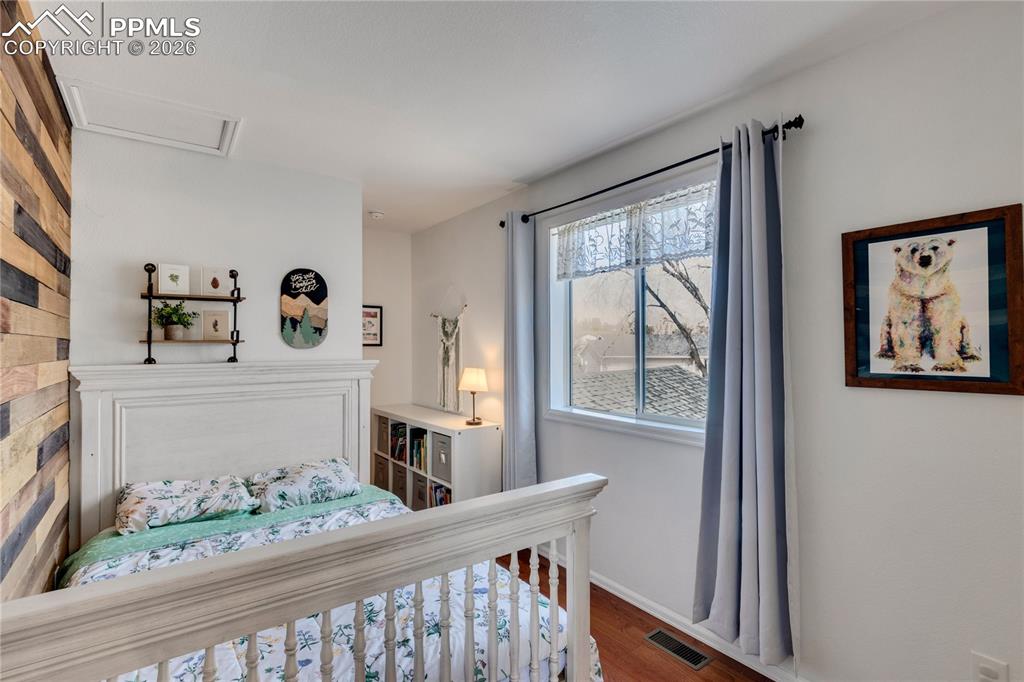 Image 33 of 46: Bedroom