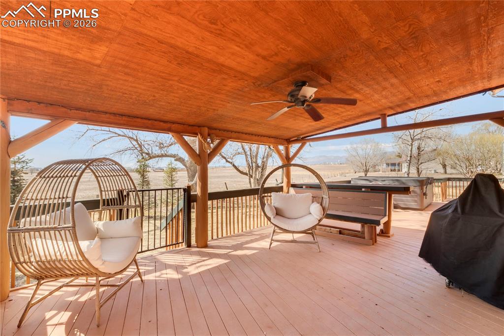 Image 36 of 46: Deck