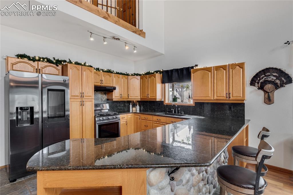 Image 9 of 46: Kitchen