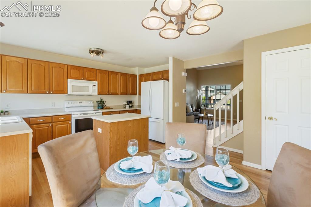 Image 10 of 41: Kitchen