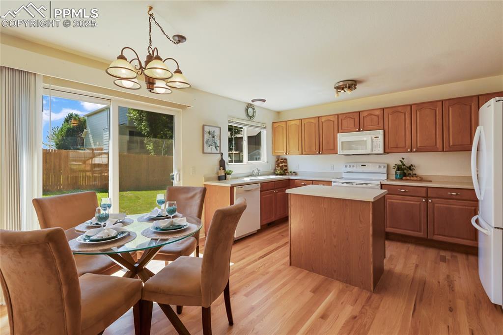 Image 12 of 41: Kitchen