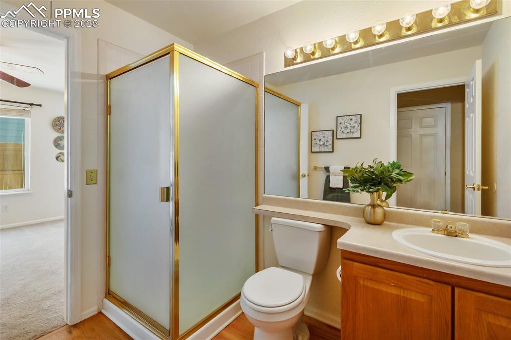 Image 18 of 41: Bathroom