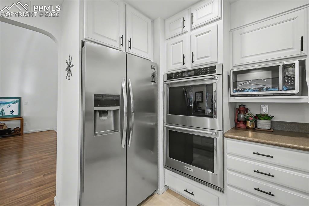 Image 15 of 36: Kitchen