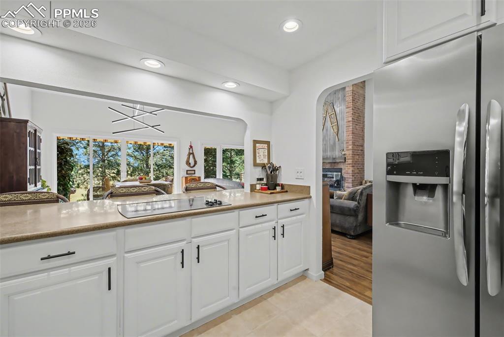 Image 16 of 36: Kitchen