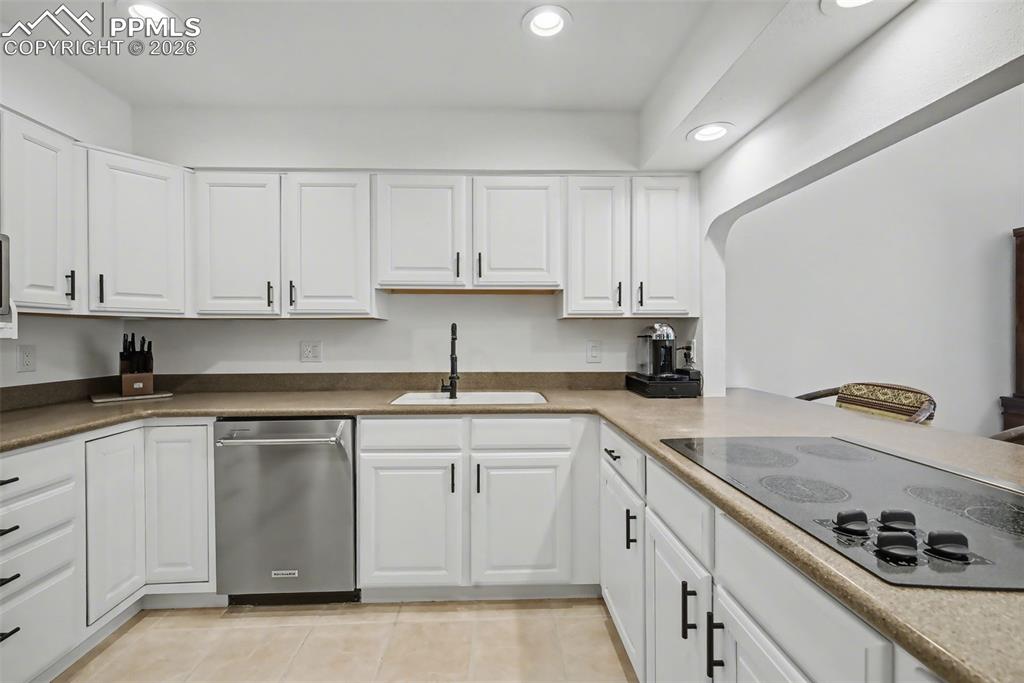 Image 18 of 36: All new stainless steel appliances