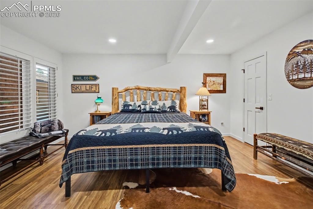 Image 21 of 36: Bedroom