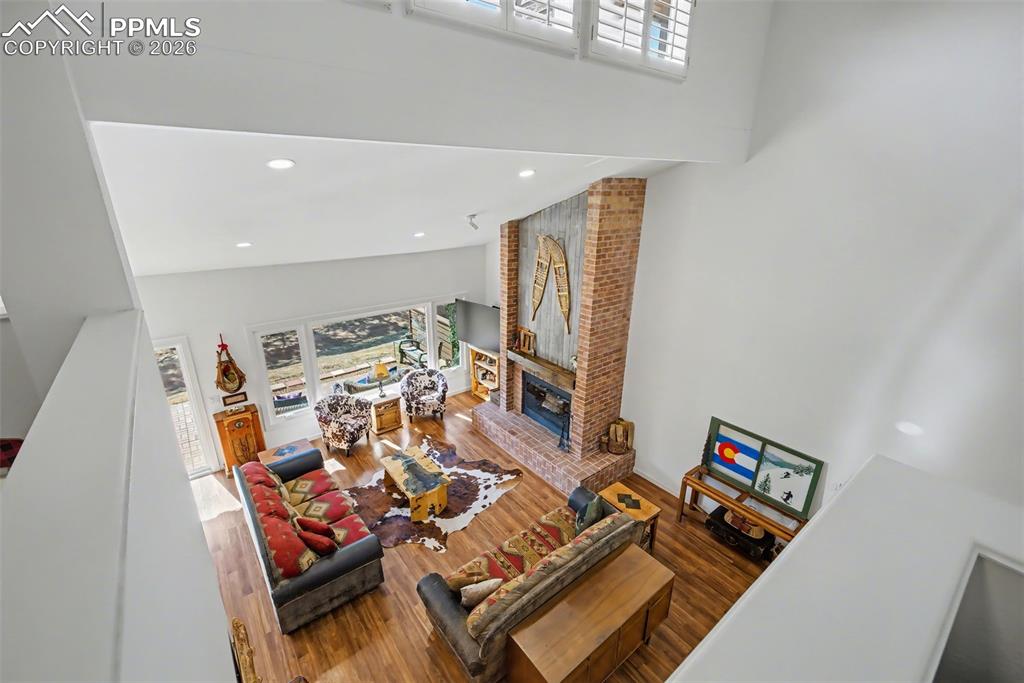 Image 24 of 36: Living Room