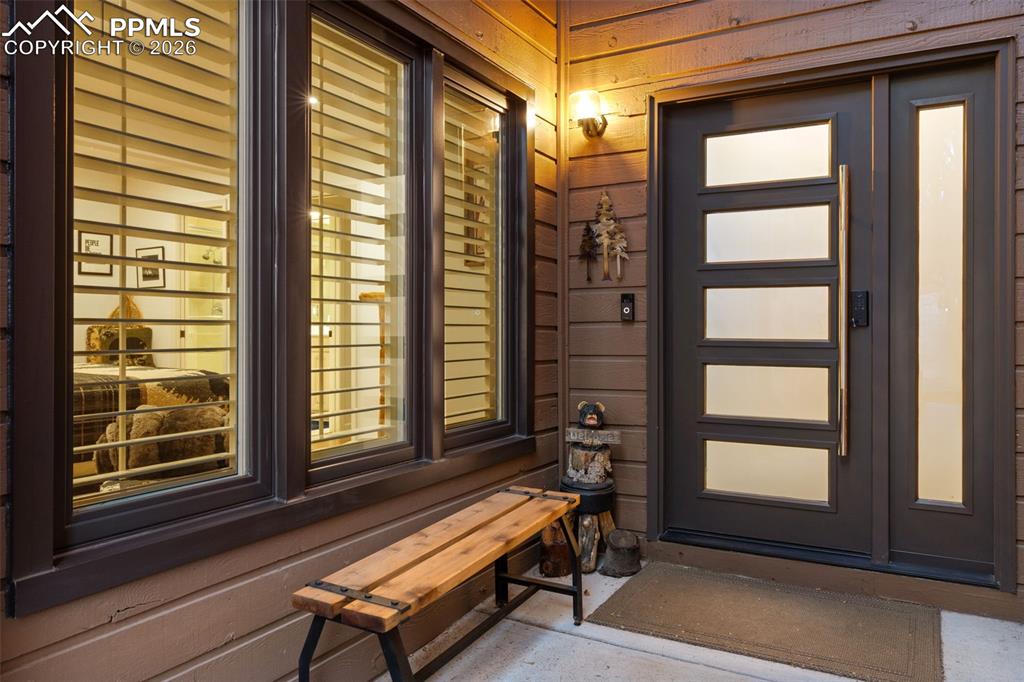 Image 3 of 36: Entry