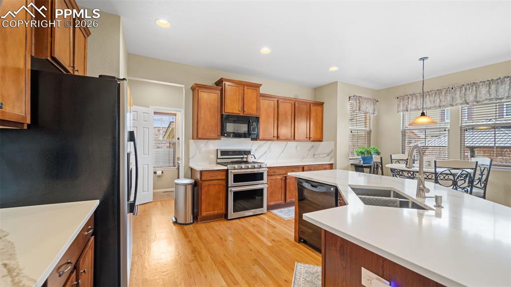 Image 14 of 45: Kitchen