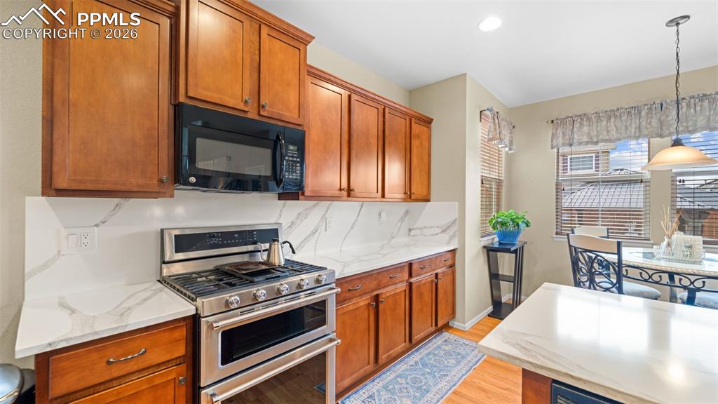 Image 15 of 45: Kitchen