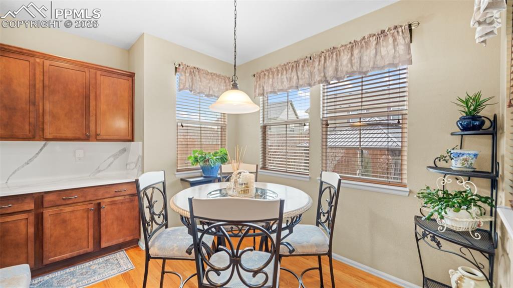 Image 16 of 45: Dining Area