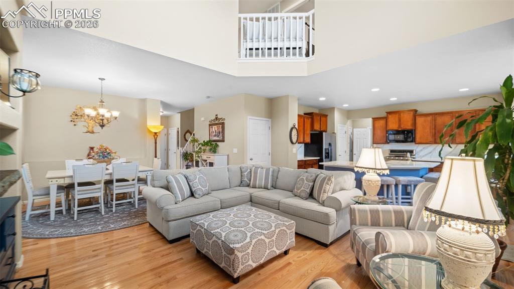 Image 18 of 45: Living Room