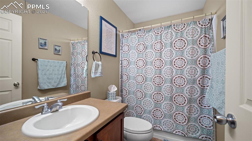 Image 24 of 45: Bathroom