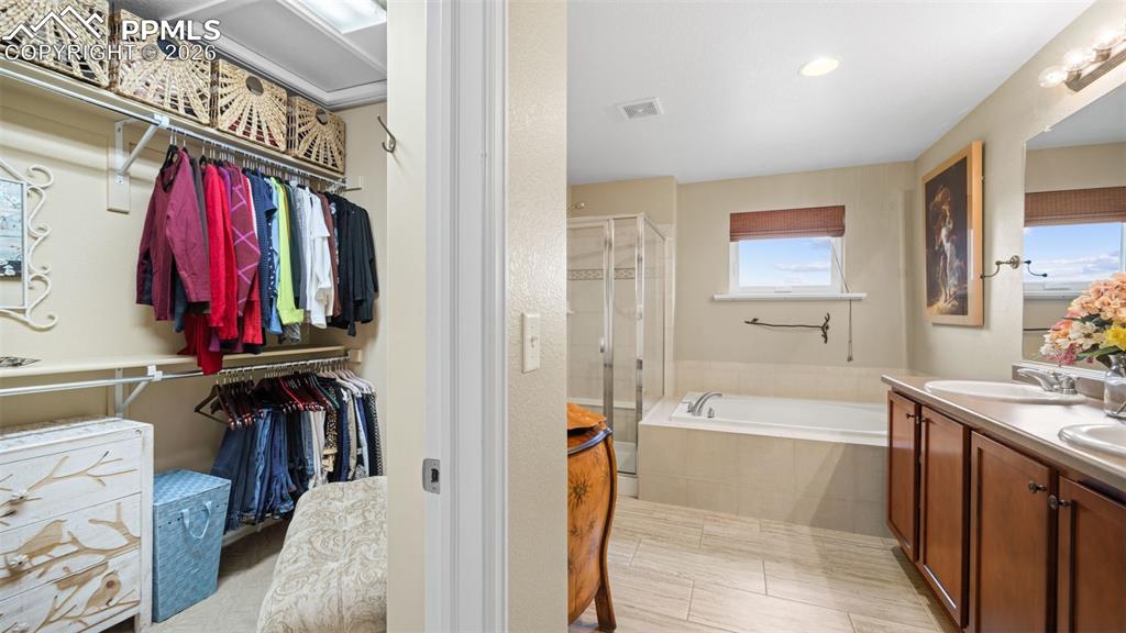 Image 26 of 45: Bathroom