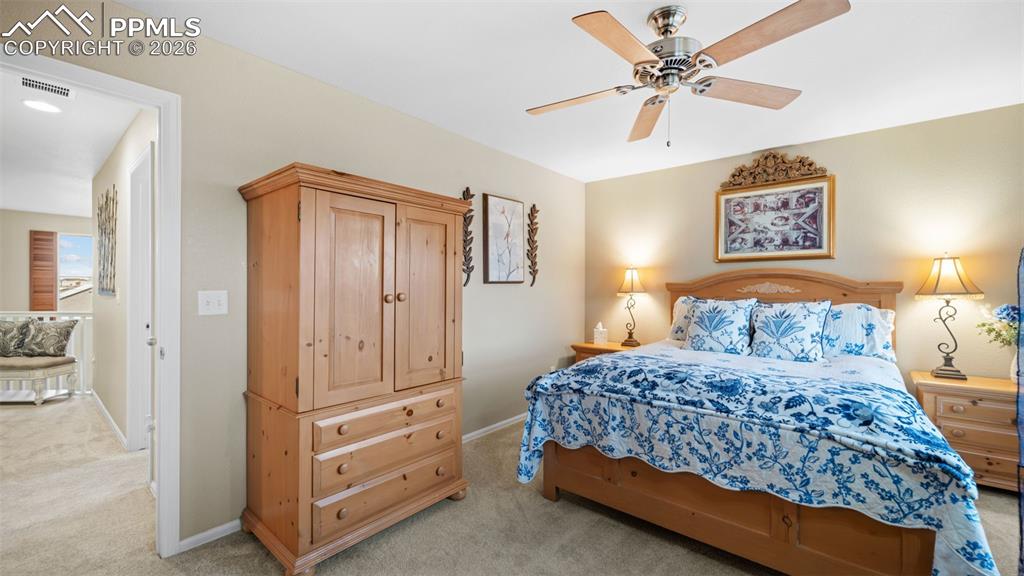 Image 31 of 45: Bedroom