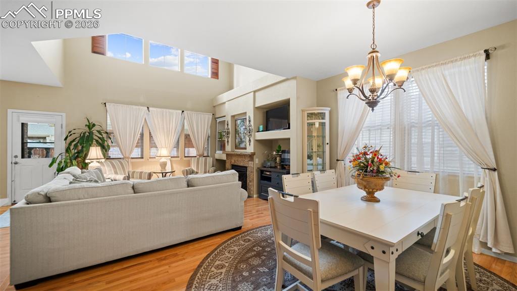 Image 8 of 45: Dining Area