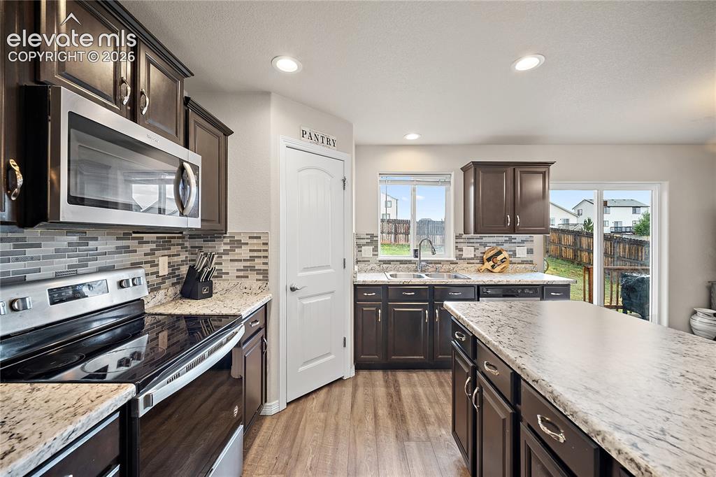 Image 10 of 42: Kitchen