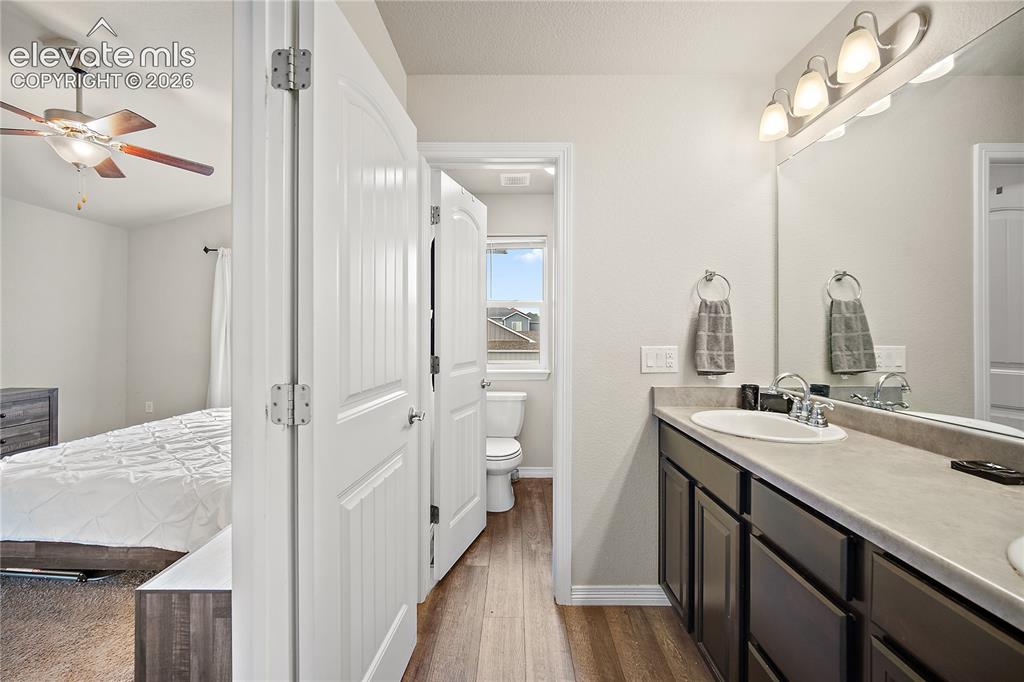 Image 16 of 42: Bathroom