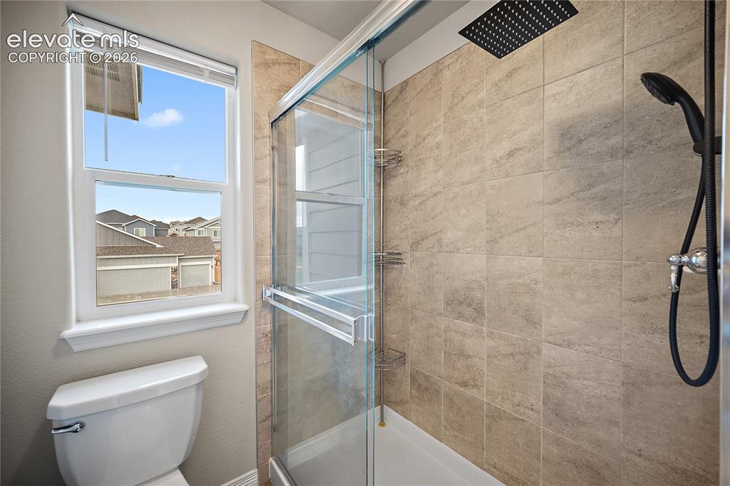 Image 18 of 42: Bathroom