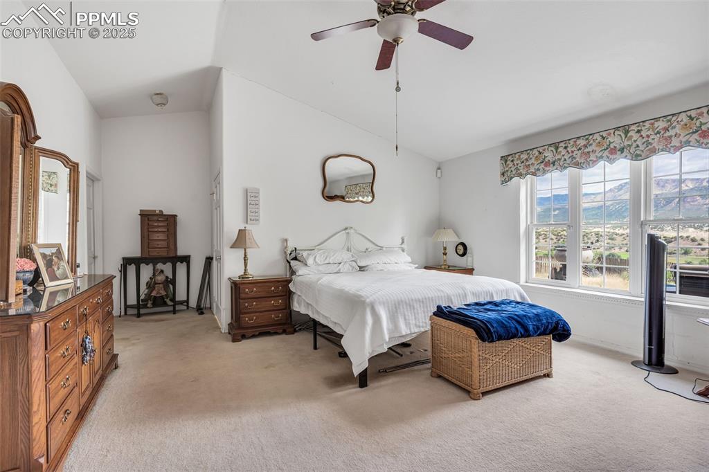 Image 21 of 43: Bedroom