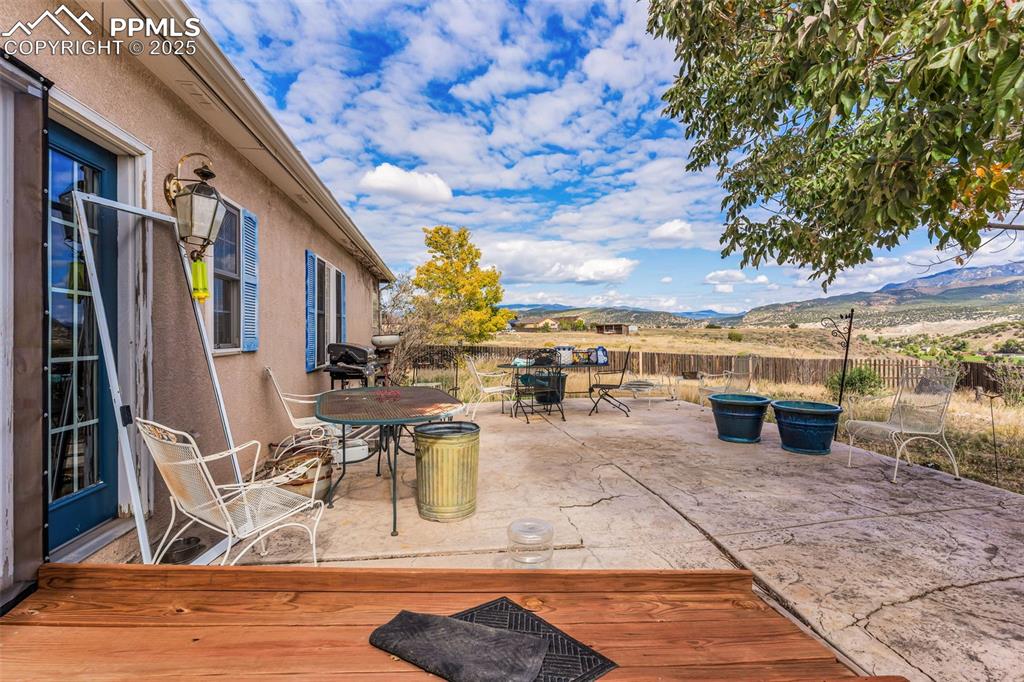 Image 36 of 43: Deck