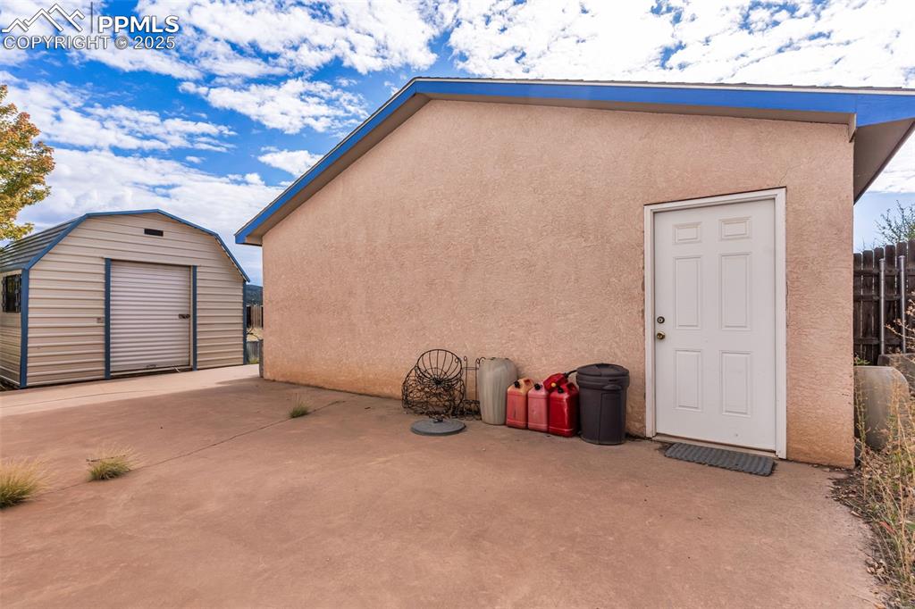 Image 43 of 43: Garage