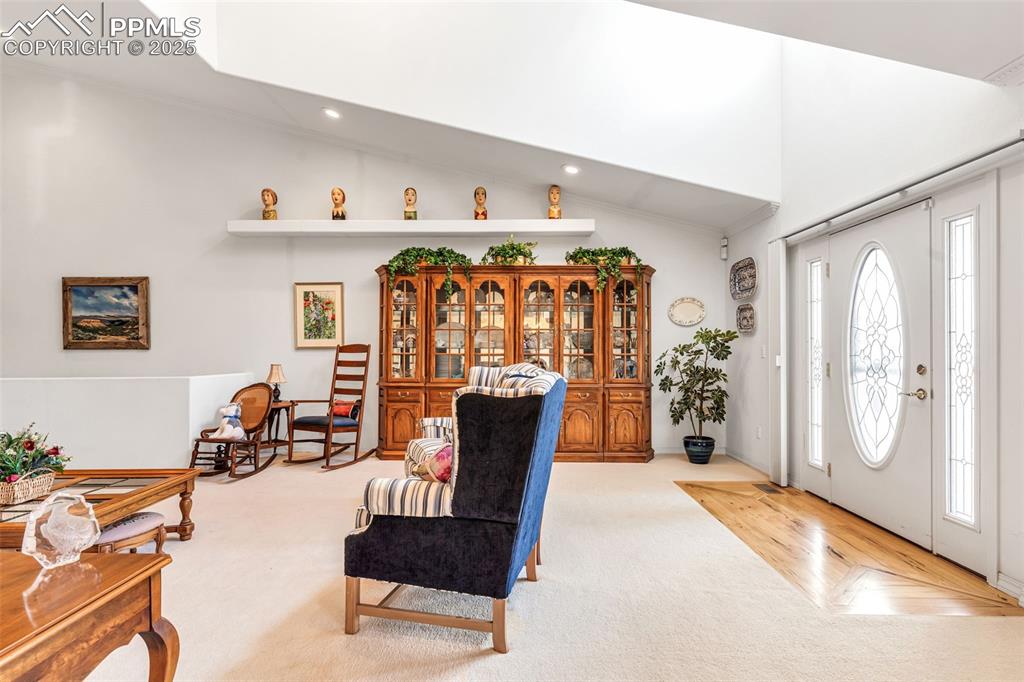 Image 7 of 43: Entry