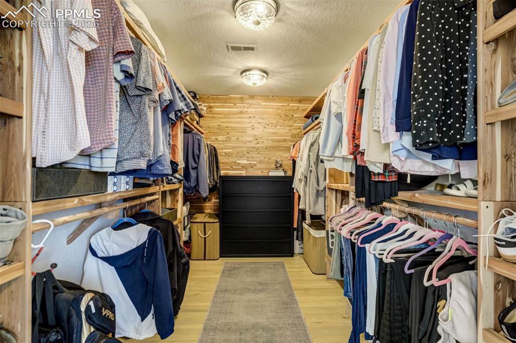 Image 16 of 45: Closet