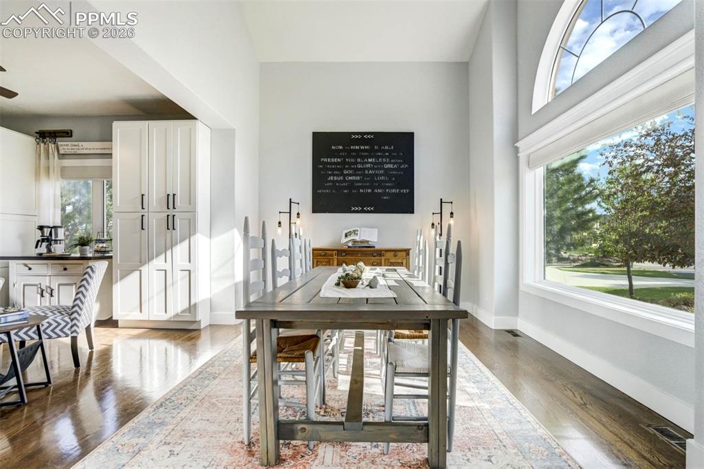 Image 9 of 45: Dining Area