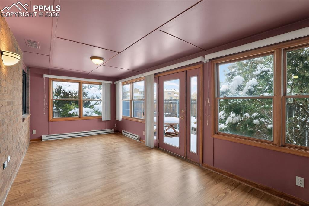 Image 28 of 30: Enclosed Bonus Room