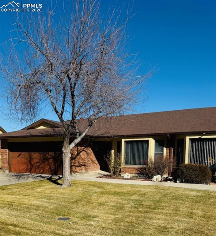 Image 5 of 30: Front of Condo No Snow