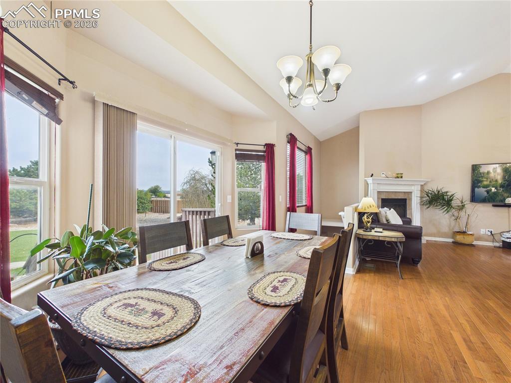 Image 11 of 48: Dining Area