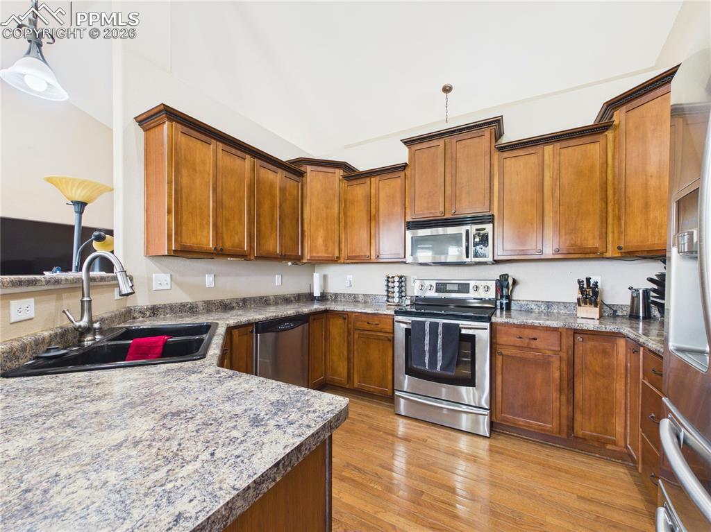 Image 12 of 48: Kitchen