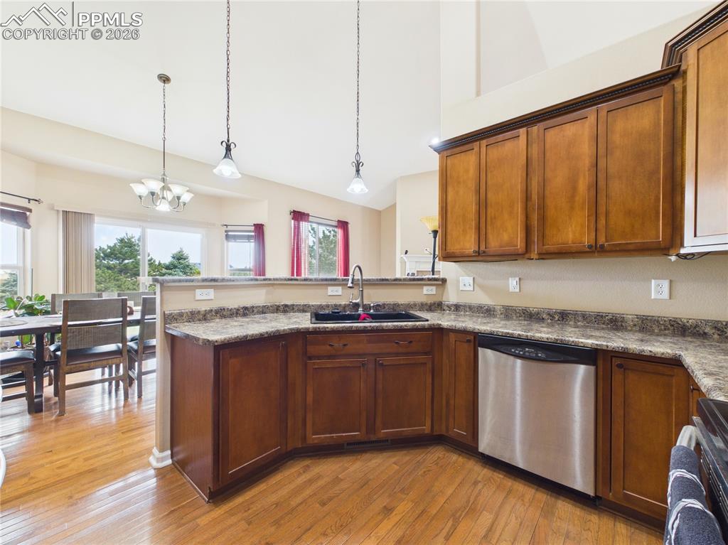 Image 13 of 48: Kitchen