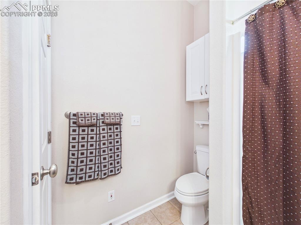 Image 23 of 48: Bathroom