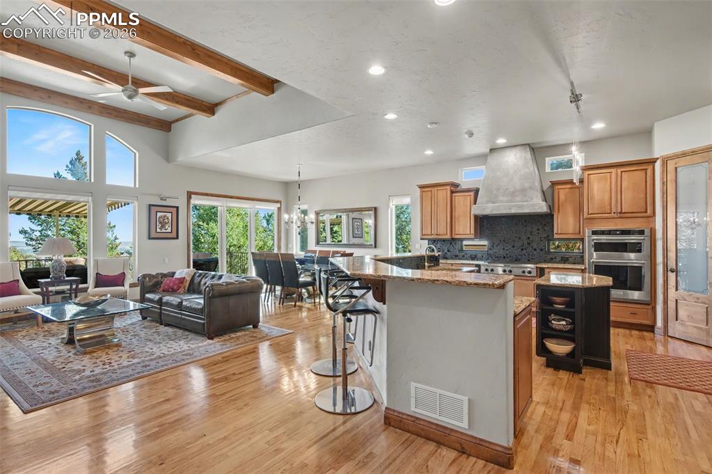 Image 10 of 42: An entertainer