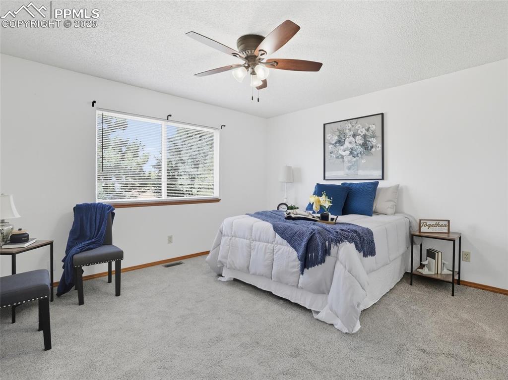 Image 10 of 41: Bedroom