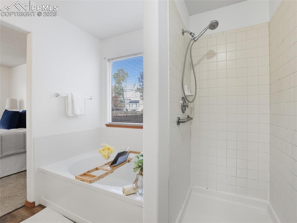 Image 14 of 41: Bathroom