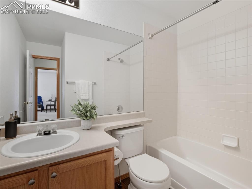 Image 18 of 41: Bathroom