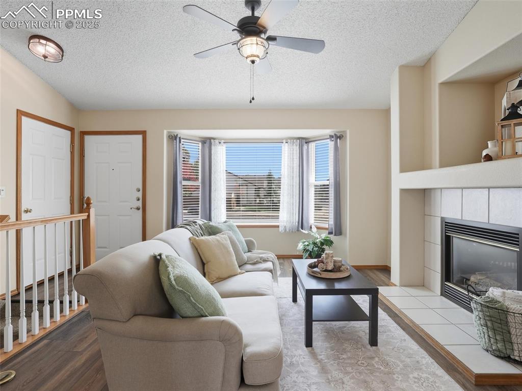 Image 3 of 41: Living Room