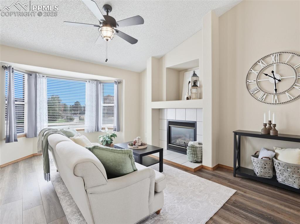 Image 4 of 41: Living Room