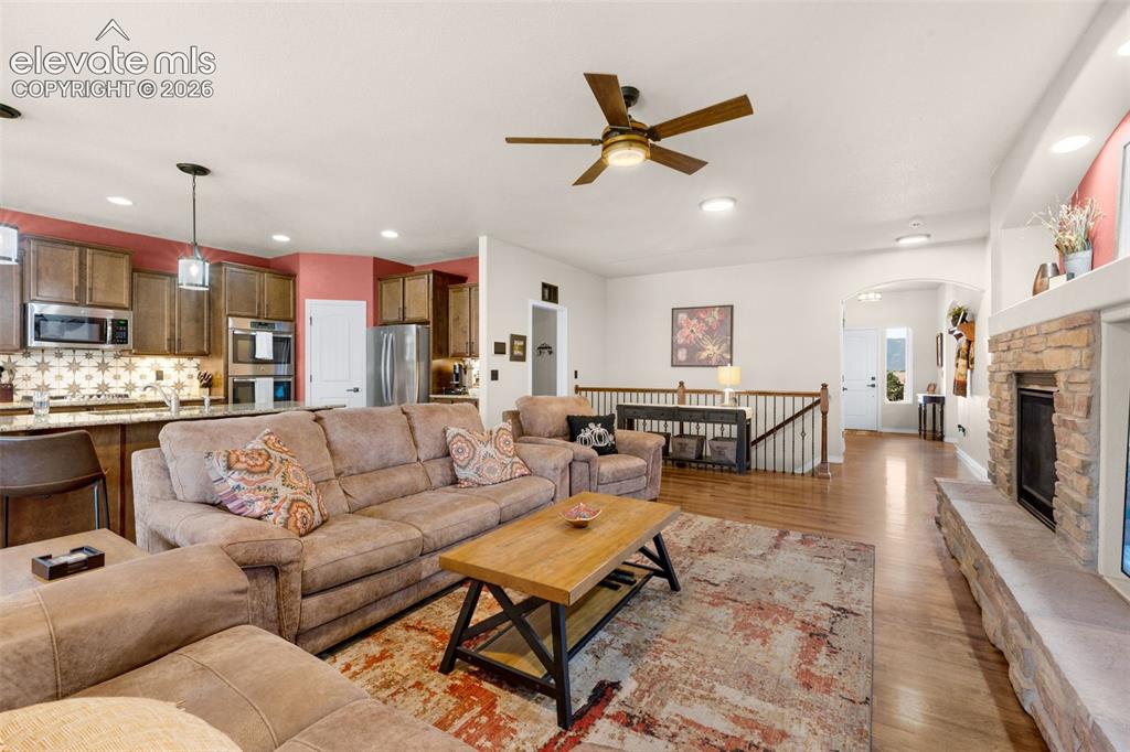 Image 11 of 50: Open Concept