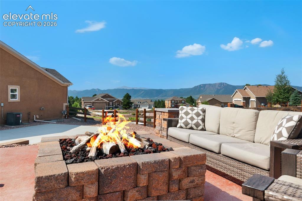Image 39 of 50: Natural Gas Firepit