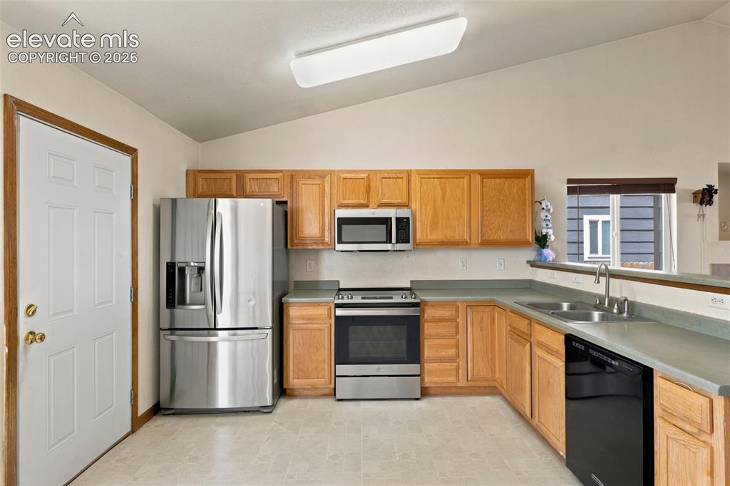 Image 10 of 34: Kitchen