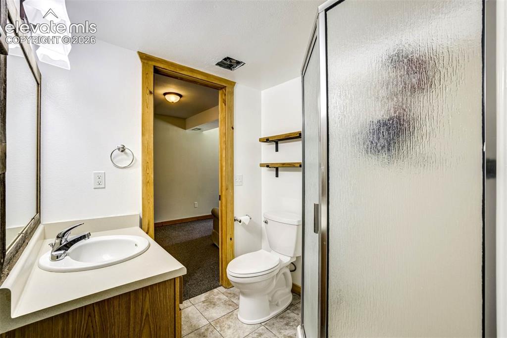 Image 26 of 41: Bathroom