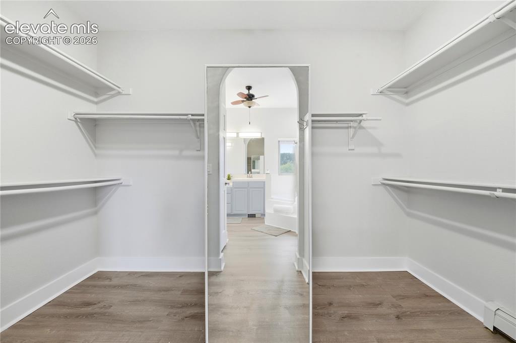 Image 20 of 50: Walk-In Closets