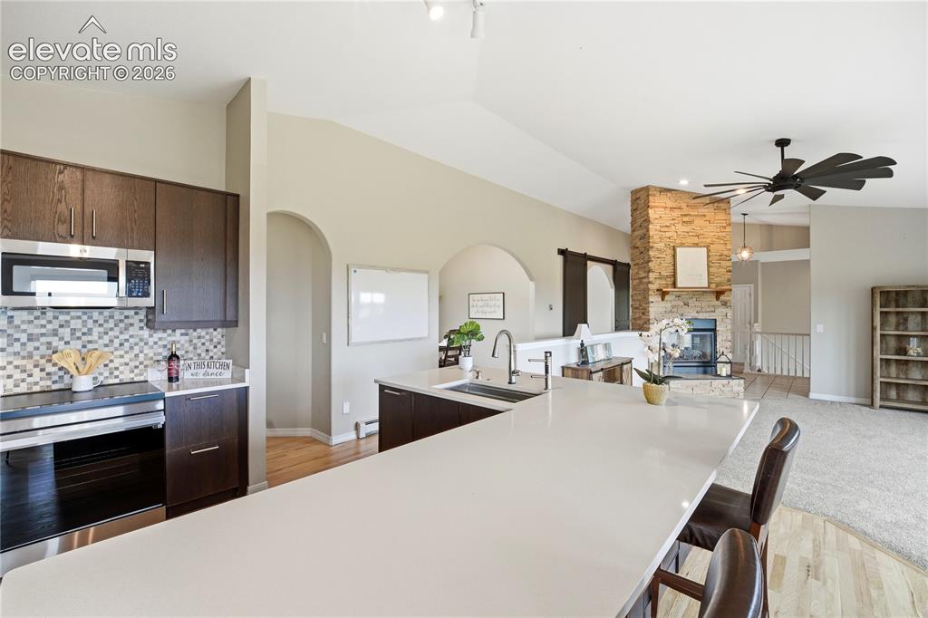 Image 8 of 50: Kitchen
